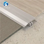 Fliesen zum Teppichtürstreifen